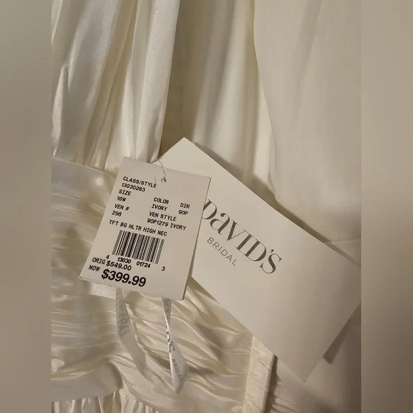 Ivory wedding dress - Picture 1 of 3